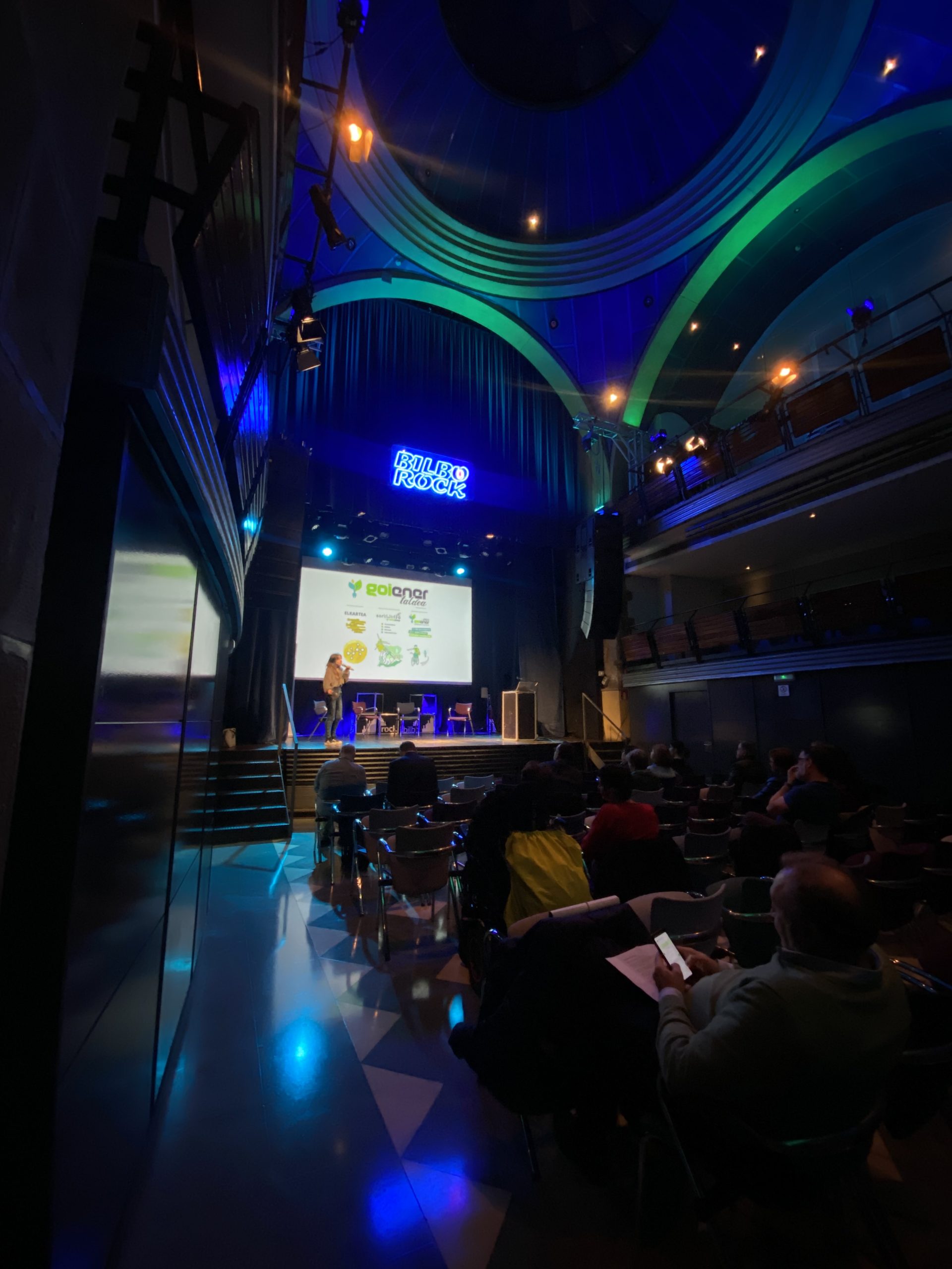 LA AUTOSUFICIENCIA DE LAS CIUDADES A DEBATE EN NUESTRA ÚLTIMA JORNADA DEL AÑO