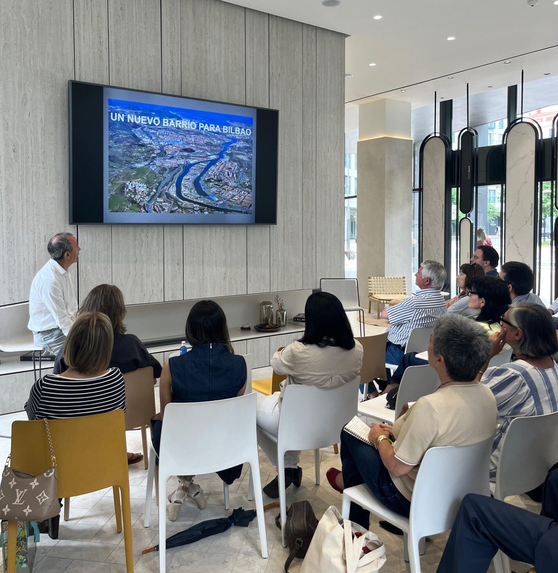 ARRANCA EL CICLO «RETOS URBANOS BILBAO-BIZKAIA» EN COLABORACIÓN CON COSENTINO CON UN ENCUENTRO SOBRE LA ISLA DE ZORROTZAURRE